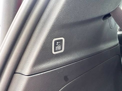 Used 2027 Chrysler Pacifica Select AWD/4WD image 11
