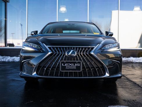 Used 2023 Lexus ES 300h Ultra Luxury image 2