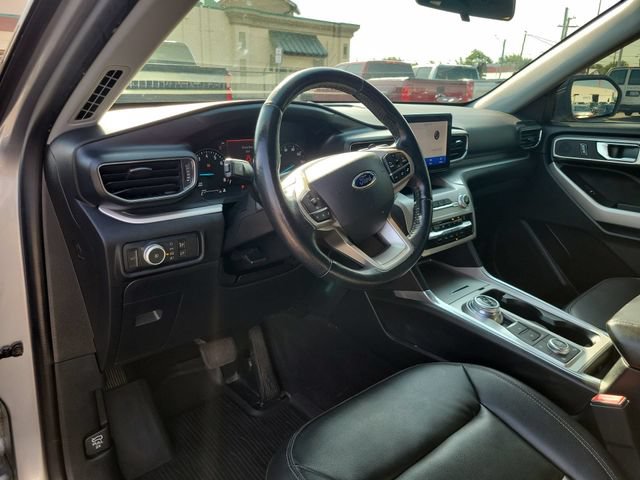 Used 2020 Ford Explorer XLT w/ Equipment Group 202A AWD/4WD image 16