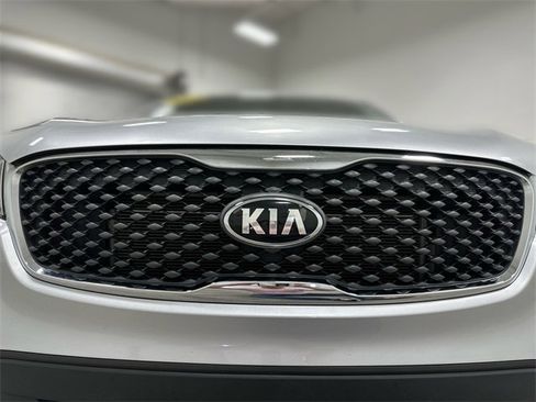 Used 2018 Kia Sorento L image 10