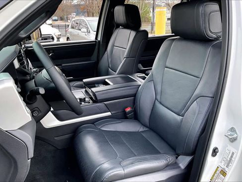 Used 2025 Toyota Sequoia Platinum image 7