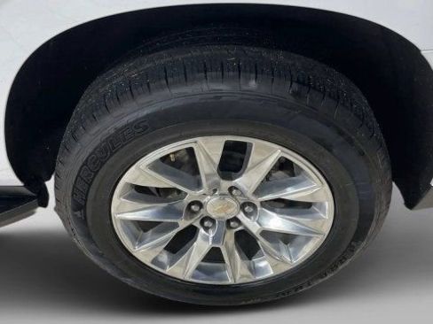 Used 2023 Chevrolet Suburban Premier image 20