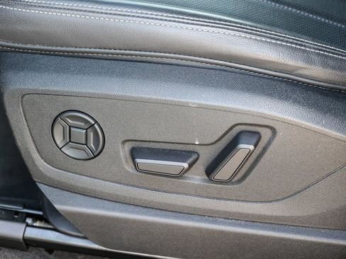 Used 2024 Audi Q8 e-tron Premium Plus w/ Premium Plus Package image 21