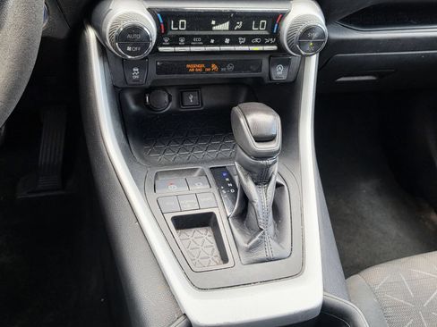 Used 2020 Toyota RAV4 XLE FWD image 17