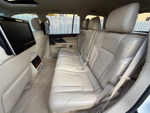 Used 2016 Lexus LX 570 4WD w/ Luxury Package image 23
