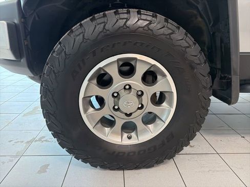 Used 2012 Toyota FJ Cruiser 4WD w/ Upgrade Pkg image 12