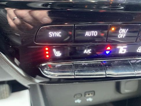 Used 2025 Buick Encore GX Avenir w/ Avenir Technology Package image 14