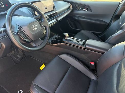 Used 2025 Toyota Prius XLE FWD image 11