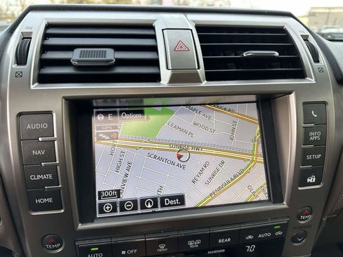 Used 2018 Lexus GX 460 image 28