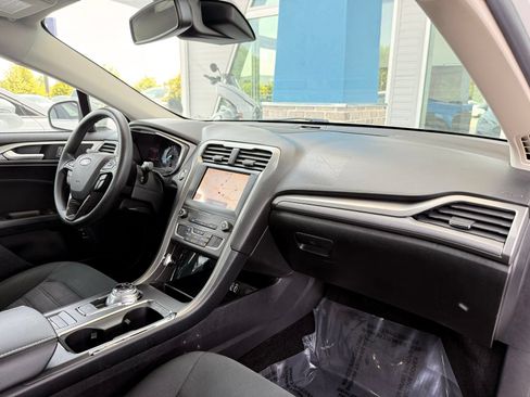 Used 2020 Ford Fusion SE FWD image 19