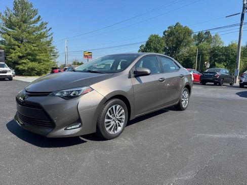 Used 2019 Toyota Corolla XLE FWD image 2