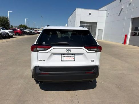 Used 2025 Toyota RAV4 XLE AWD/4WD image 5