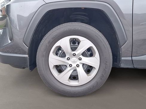 Used 2021 Toyota RAV4 LE AWD/4WD image 10