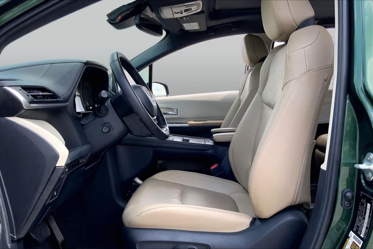 Used 2024 Toyota Sienna Limited FWD image 8