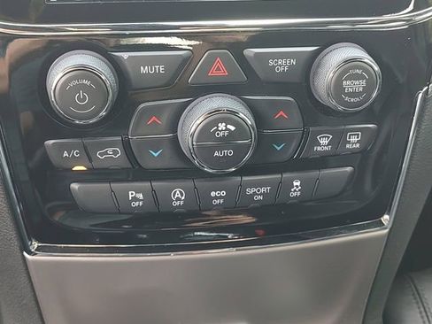 Certified 2022 Jeep Grand Cherokee Limited image 17