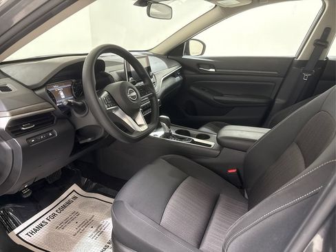 Used 2025 Nissan Altima 2.5 SV FWD image 13