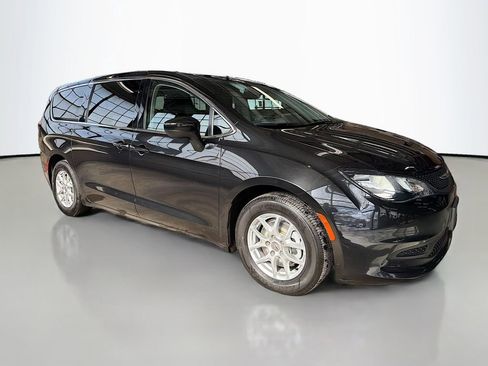 Used 2023 Chrysler Voyager LX image 1