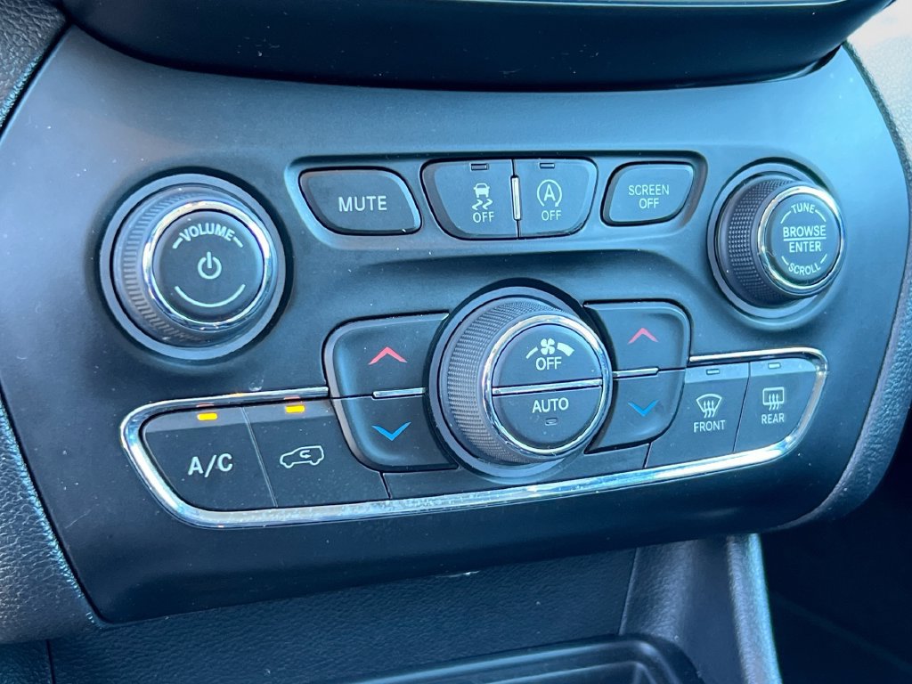 Used 2020 Jeep Cherokee Limited AWD/4WD image 24