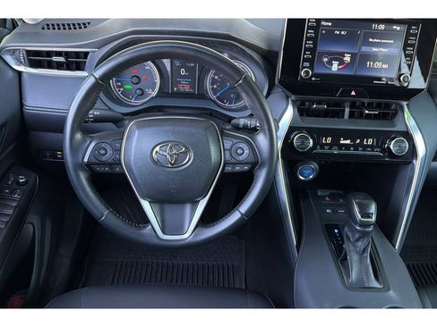 Used 2021 Toyota Venza LE AWD/4WD image 16