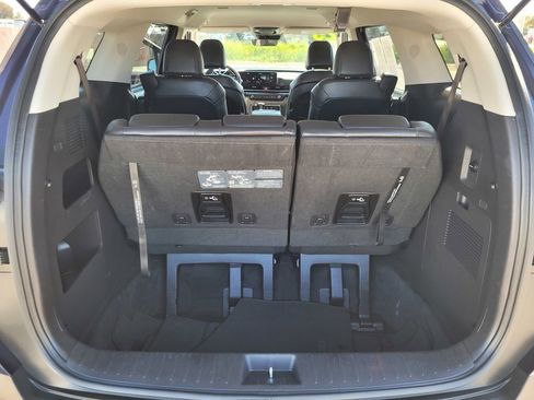 Used 2025 Kia Carnival FWD image 10