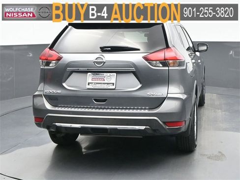 Used 2018 Nissan Rogue SV image 5