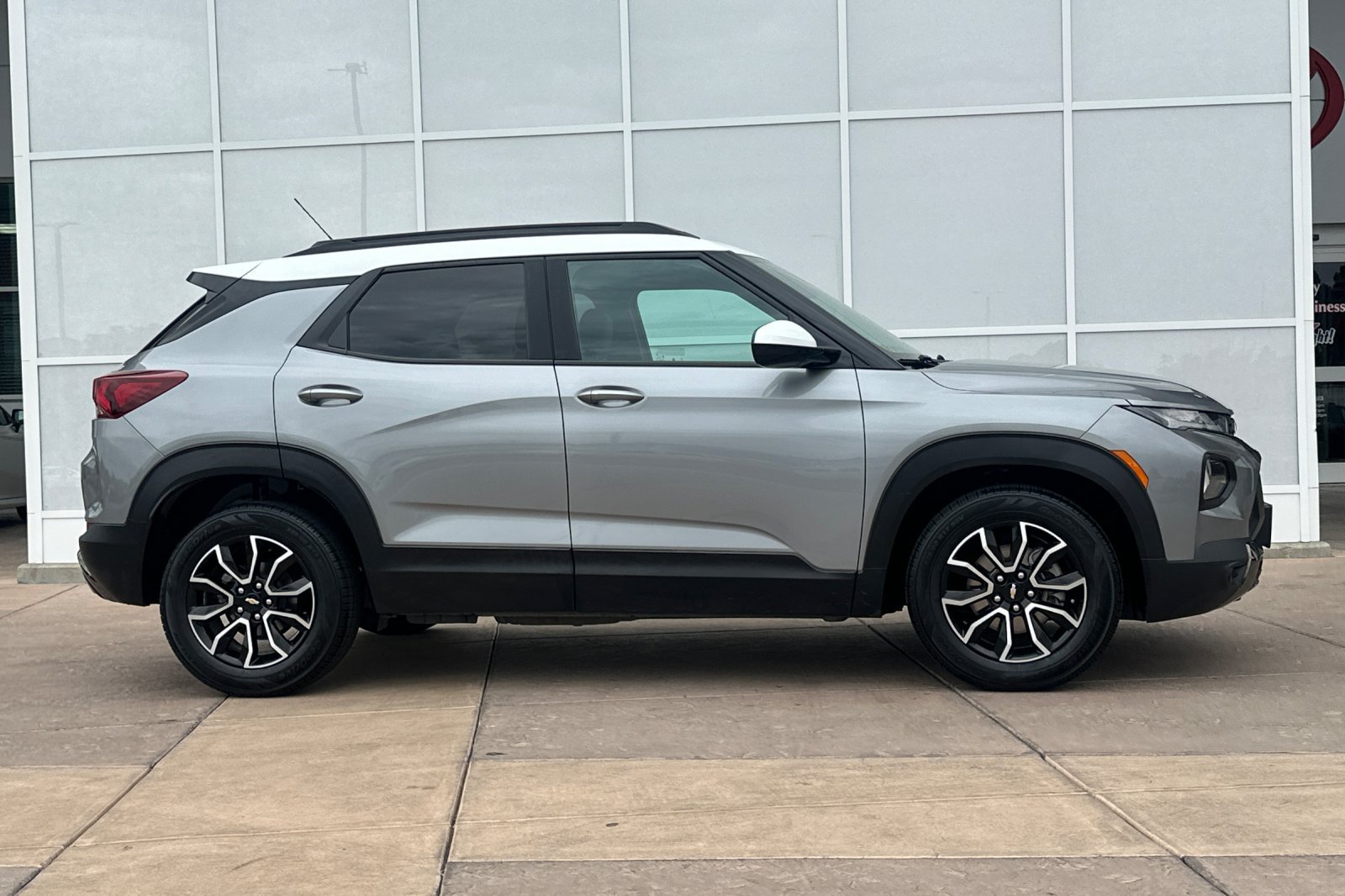 Used 2023 Chevrolet TrailBlazer ACTIV FWD image 3