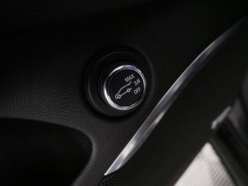 Used 2023 Buick Enclave Avenir image 16