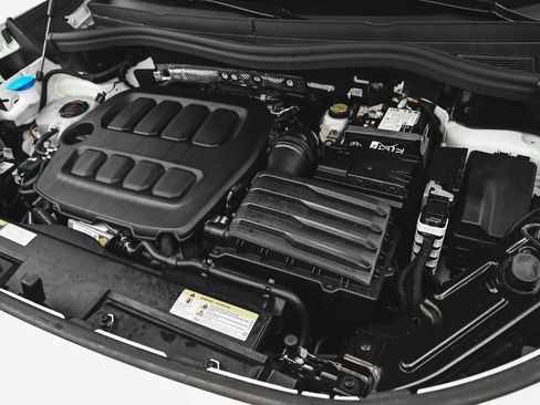 Used 2025 Volkswagen Tiguan SE AWD/4WD image 38
