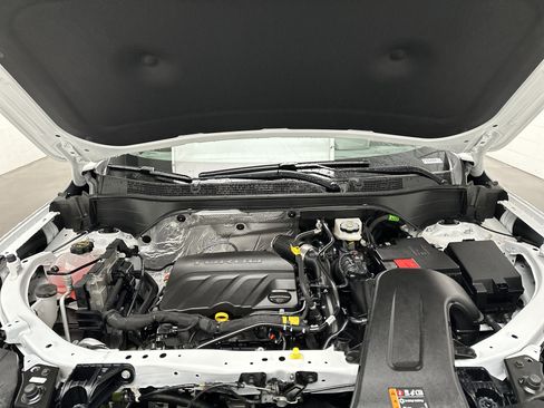 Used 2025 Chevrolet Trax ACTIV w/ Driver Confidence Package image 39