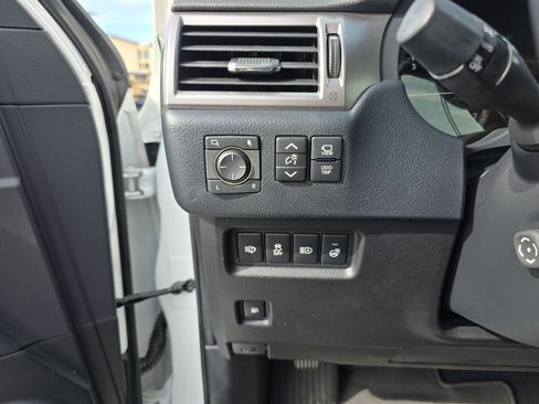 Used 2023 Lexus GX 460 Luxury w/ Accessory Package image 24