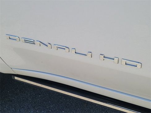 Used 2023 GMC Sierra 3500 Denali w/ Denali Ultimate Package image 8