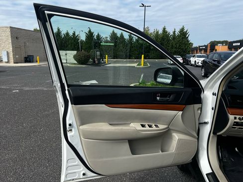 Used 2013 Subaru Outback 2.5i Limited image 9