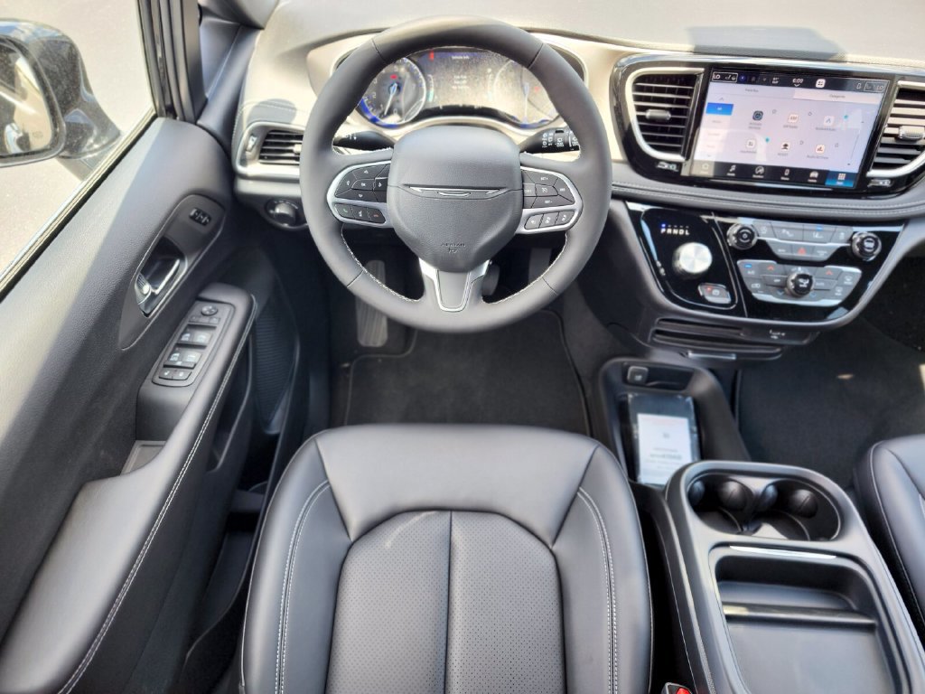 New 2027 Chrysler Pacifica Select AWD/4WD image 13