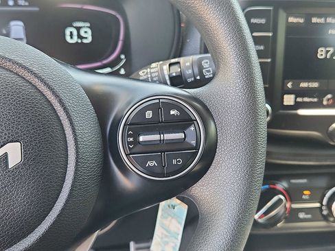 Used 2023 Kia Soul LX w/ LX Technology Package FWD image 21
