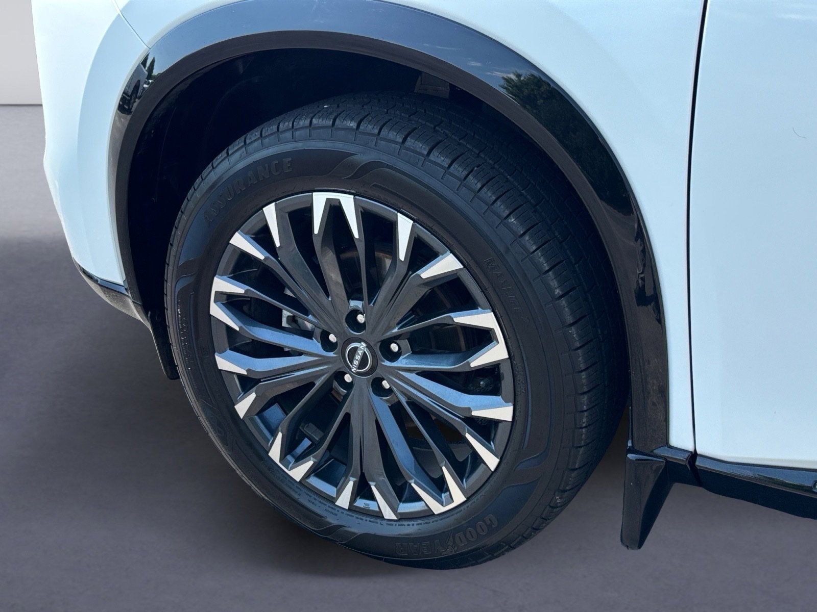 Used 2024 Nissan Rogue Platinum w/ Platinum Premium Package FWD image 9