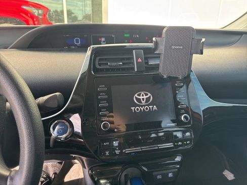 Used 2022 Toyota Prius L Eco image 7