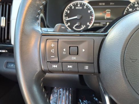 Used 2023 Nissan Pathfinder SV image 12