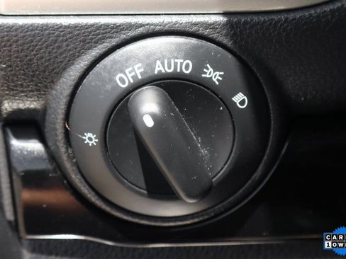 Used 2020 Nissan Titan SV w/ SV Convenience Package image 35