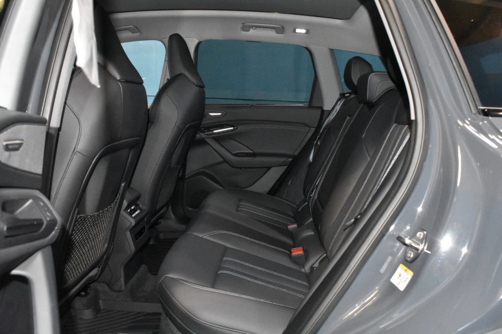 Used 2025 Audi Q6 e-tron Premium Plus AWD/4WD image 19