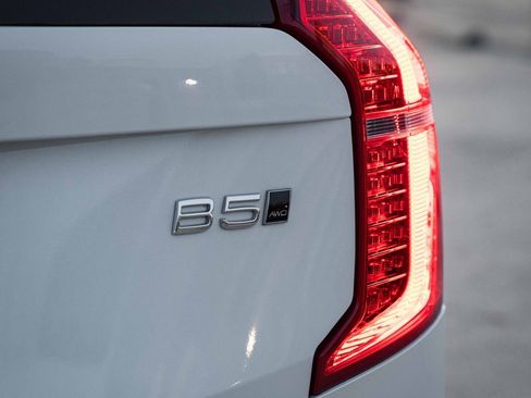 Certified 2025 Volvo XC90 B5 Plus image 6