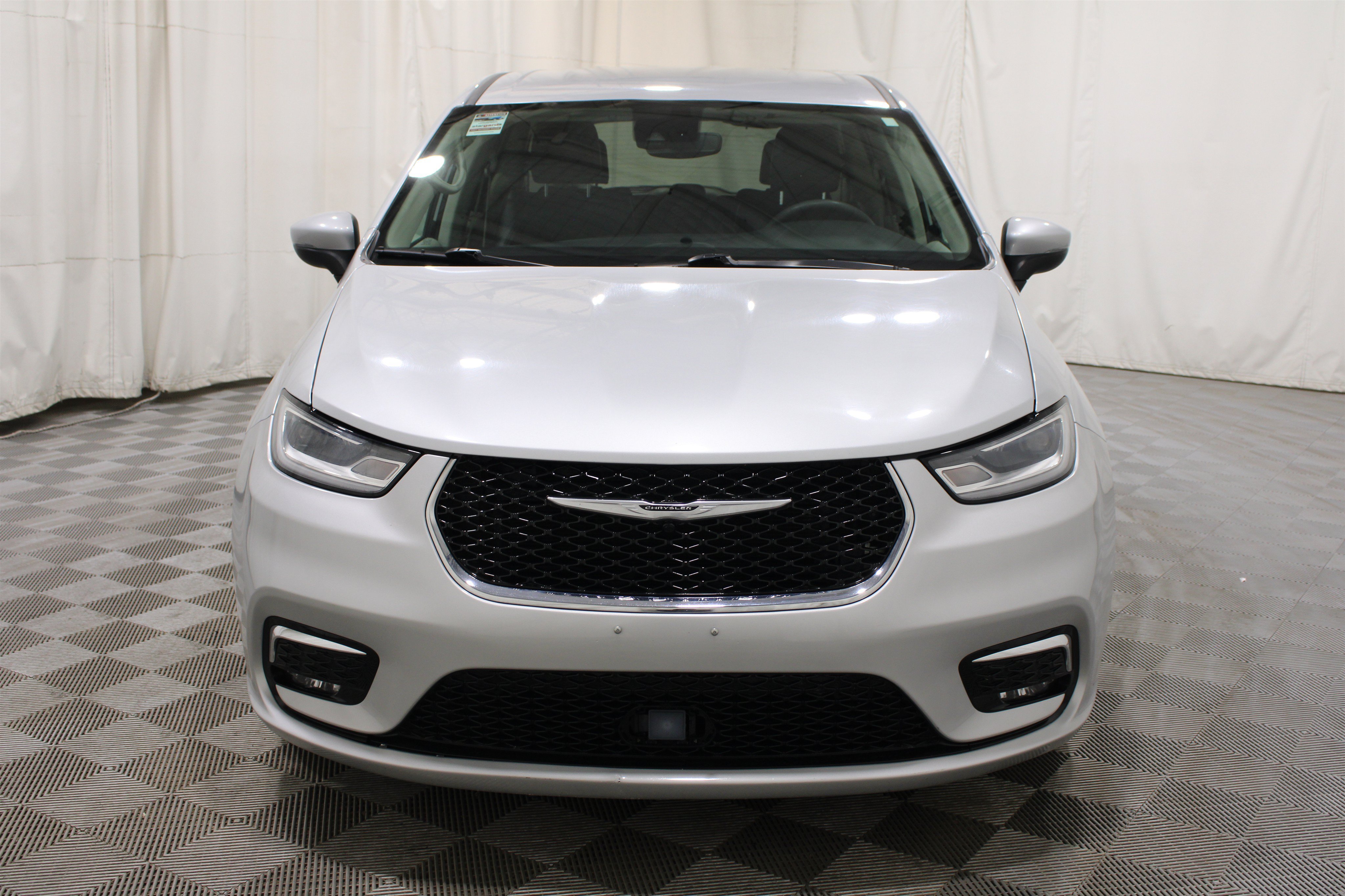 Used 2023 Chrysler Pacifica Touring-L FWD image 36