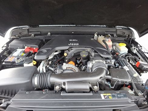 Used 2018 Jeep Wrangler Unlimited Sport S image 27