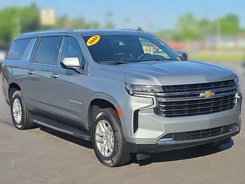 Used 2024 Chevrolet Suburban LT AWD/4WD image 9