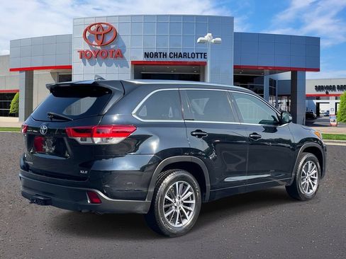 Used 2018 Toyota Highlander XLE FWD image 6