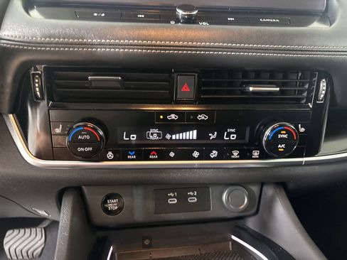 Used 2025 Nissan Rogue SL w/ Tech Package image 20