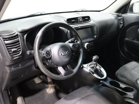 Used 2018 Kia Soul + image 13