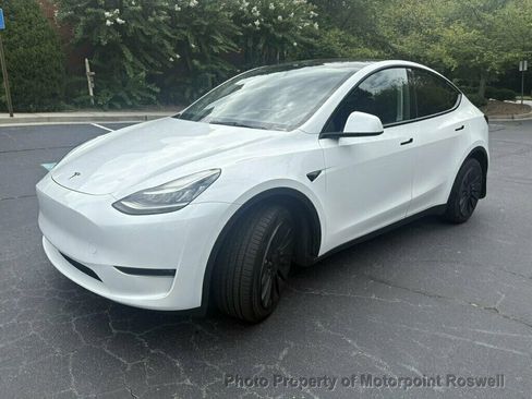 Used 2023 Tesla Model Y Long Range AWD/4WD image 3