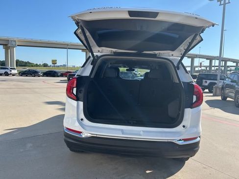 Used 2022 GMC Terrain SLT AWD/4WD image 11