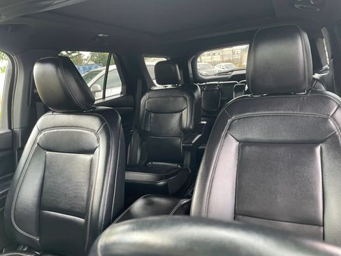 Used 2020 Ford Explorer XLT w/ Equipment Group 202A AWD/4WD image 15