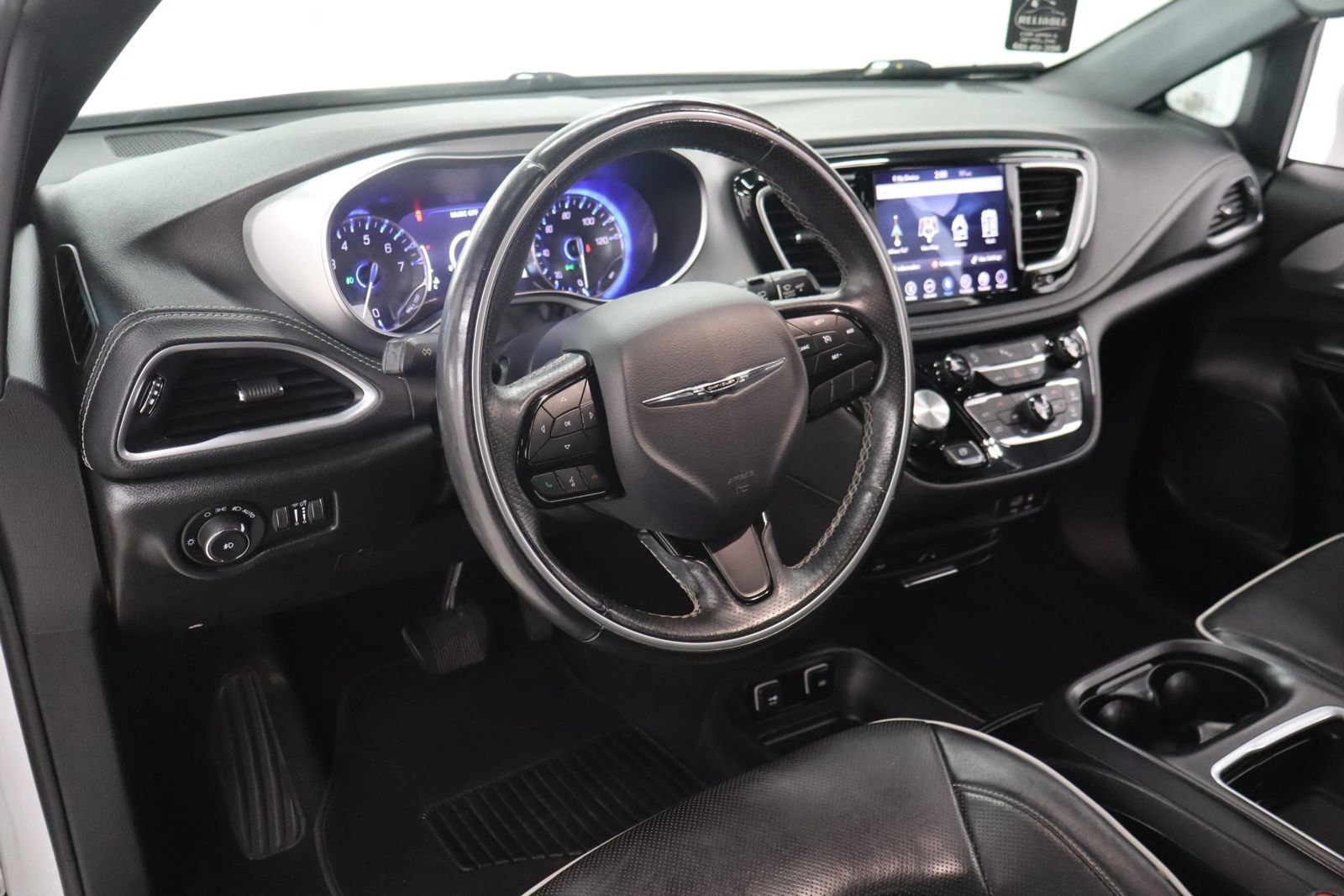 Used 2018 Chrysler Pacifica Limited w/ S Appearance Package FWD image 18